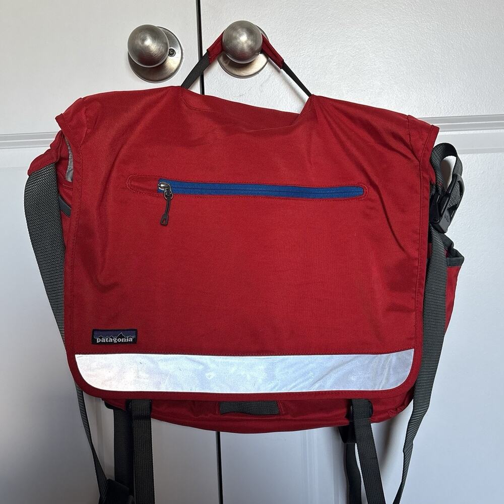 Patagonia "Critical Mass" Messenger Bag, Red Removable Laptop Sleeve, 2 Piece